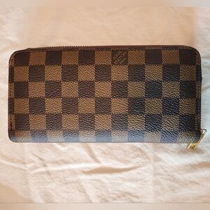 Louis Vuitton - Zippy Wallet in Damier Ebene